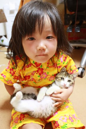 愛ちゃん抱っこ♪