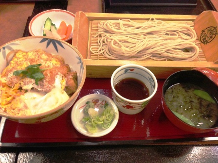 昨日の晩飯~! ハイ、オツカレー(  ̄▽)_皿~~