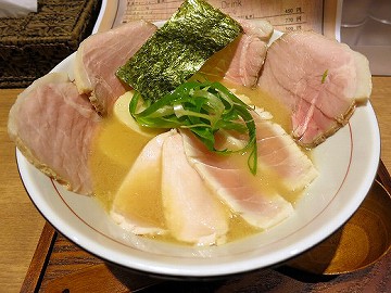 麺と人７・W白湯セブンチャーシュー（醤油）