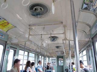 1000系車内の扇風機