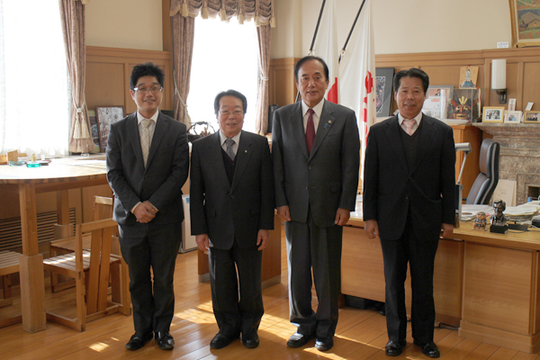 埼玉県上田知事と齋藤会長と吉岡事務局長と坂田経営指導員