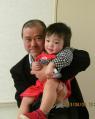 山藤師のお孫さんと。救急センターの病室前にて。