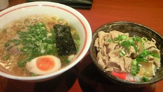 ちばき屋のらーめんとぶた飯