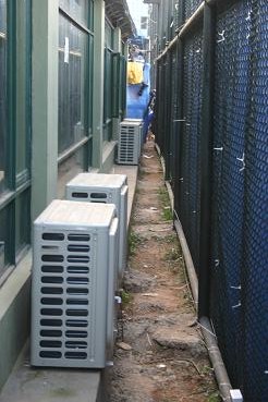 カメラマン席への通路