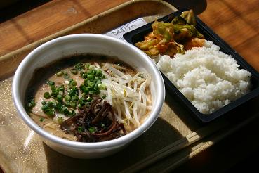 豚骨ラーメンとキムチ飯