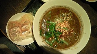 西安餃子の黒坦坦麺セット