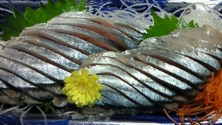 新秋刀魚の刺身