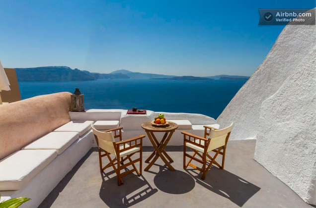 Hector-Cave-house-Oia-Santorini.png