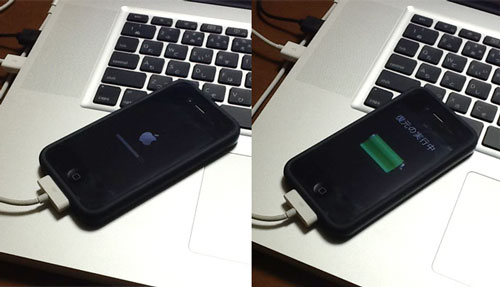 初期化中のiPhone4とMacBook Pro