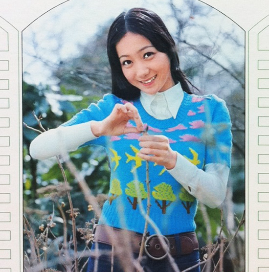 005_01ブロマイド_青セーター.jpg