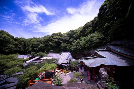 福石観音寺(超広角レンズにて)